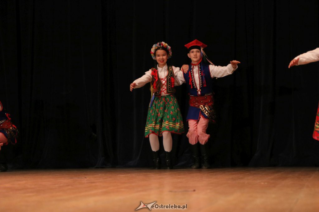 Zespół Pieśni i Tańca Kurpie na Dzień Mamy [WIDEO, ZDJĘCIA] - zdjęcie #26 - eOstroleka.pl