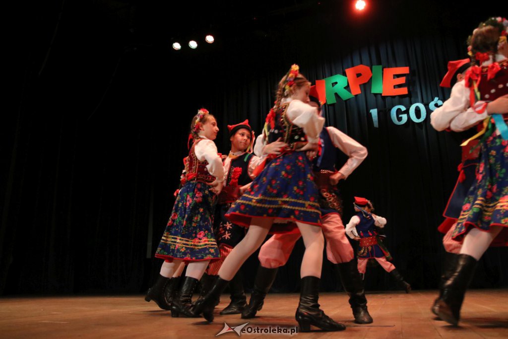 Zespół Pieśni i Tańca Kurpie na Dzień Mamy [WIDEO, ZDJĘCIA] - zdjęcie #21 - eOstroleka.pl