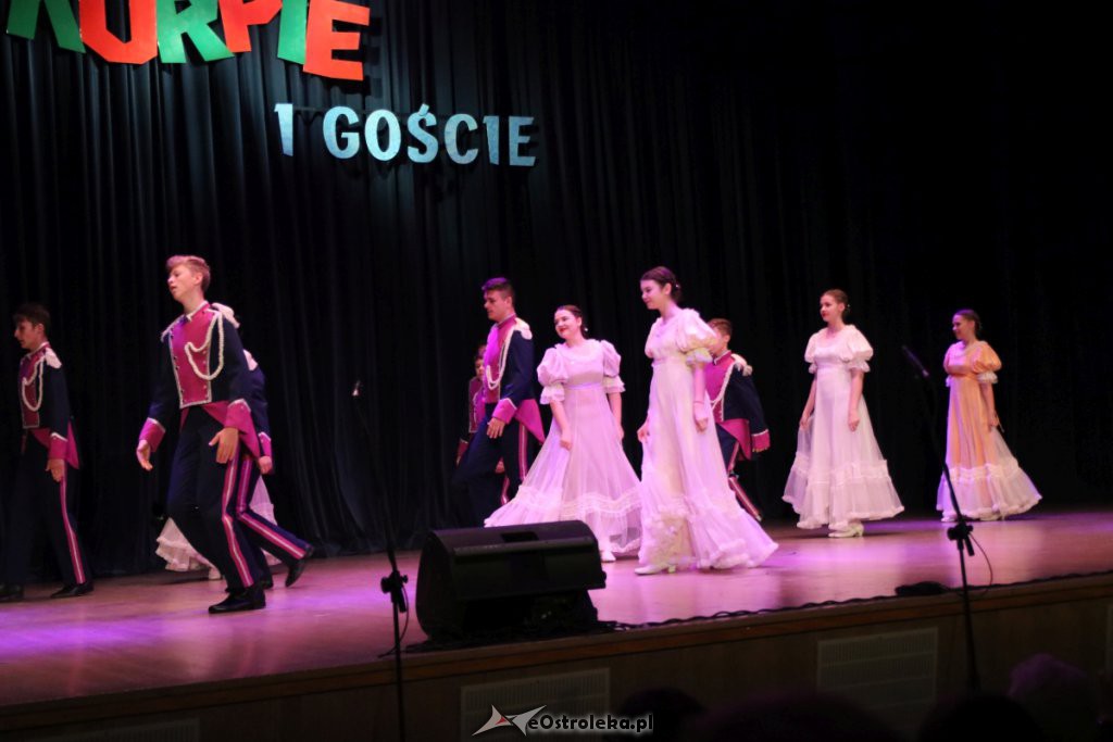 Zespół Pieśni i Tańca Kurpie na Dzień Mamy [WIDEO, ZDJĘCIA] - zdjęcie #8 - eOstroleka.pl