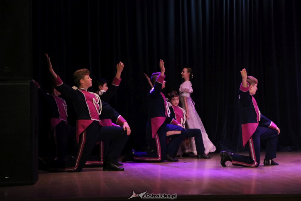 Zespół Pieśni i Tańca Kurpie na Dzień Mamy [WIDEO, ZDJĘCIA] - zdjęcie #6 - eOstroleka.pl