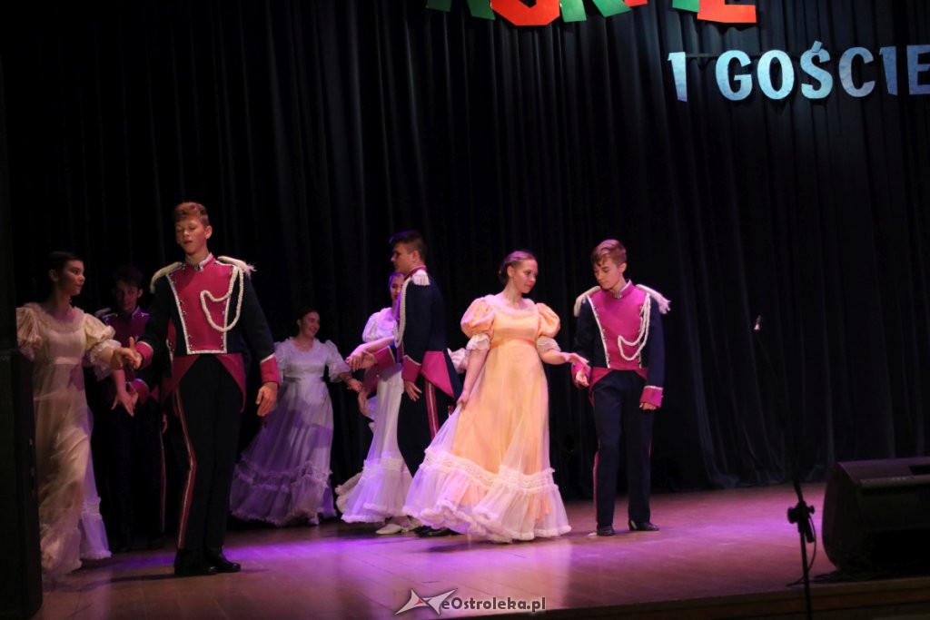 Zespół Pieśni i Tańca Kurpie na Dzień Mamy [WIDEO, ZDJĘCIA] - zdjęcie #5 - eOstroleka.pl