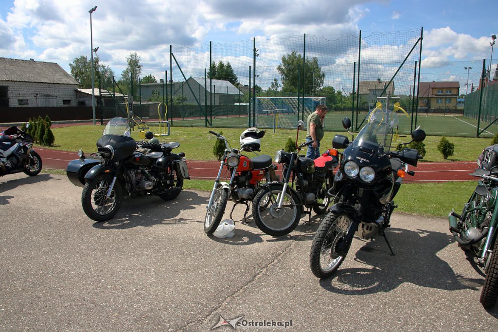 Rzekuński Zlot Miłośników Starej Motoryzacji [ZDJĘCIA] - zdjęcie #21 - eOstroleka.pl