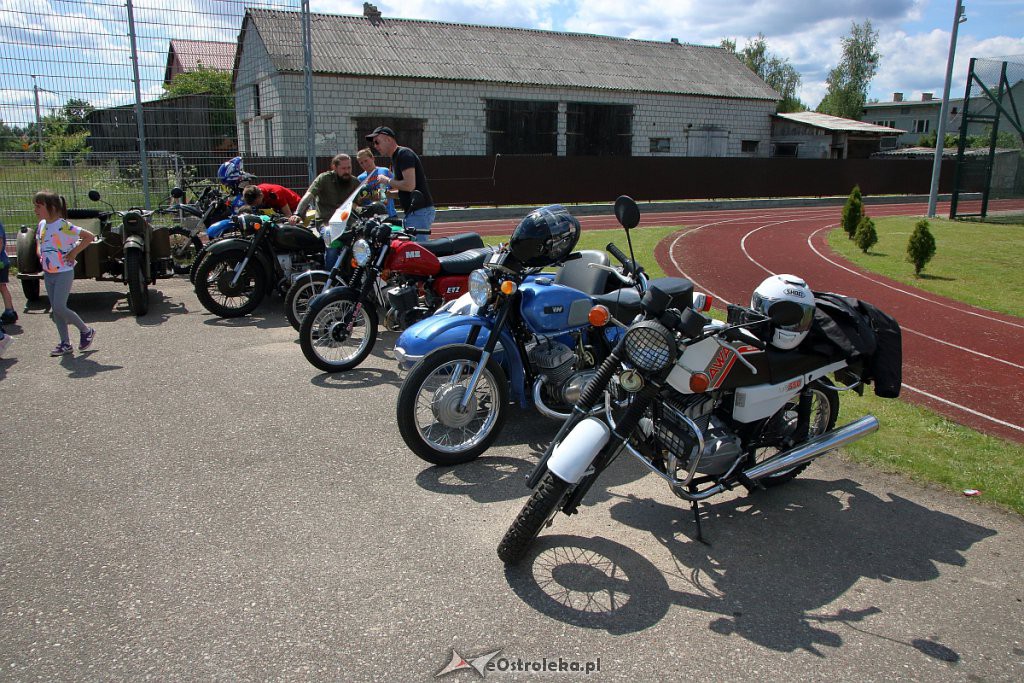 Rzekuński Zlot Miłośników Starej Motoryzacji [ZDJĘCIA] - zdjęcie #15 - eOstroleka.pl
