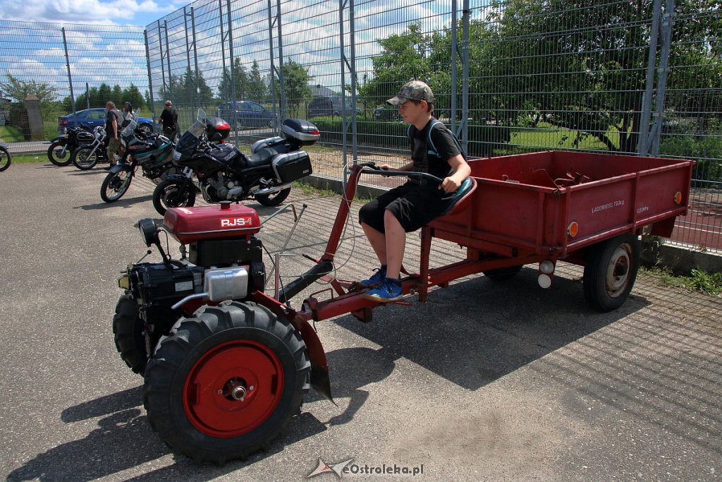 Rzekuński Zlot Miłośników Starej Motoryzacji [ZDJĘCIA] - zdjęcie #7 - eOstroleka.pl