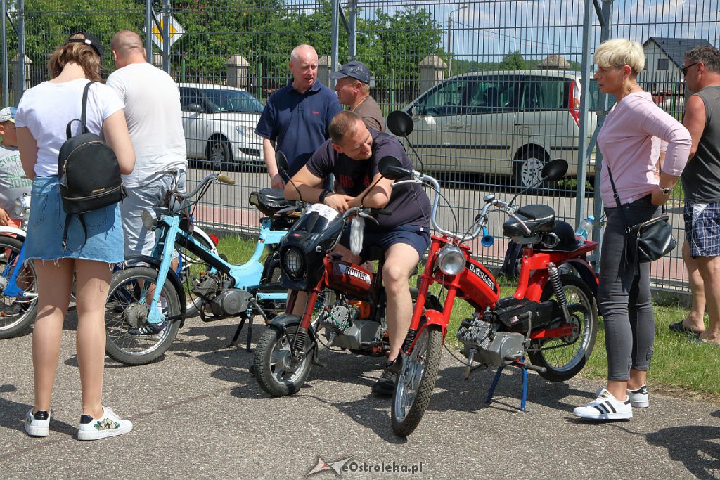 Rzekuński Zlot Miłośników Starej Motoryzacji [ZDJĘCIA] - zdjęcie #12 - eOstroleka.pl