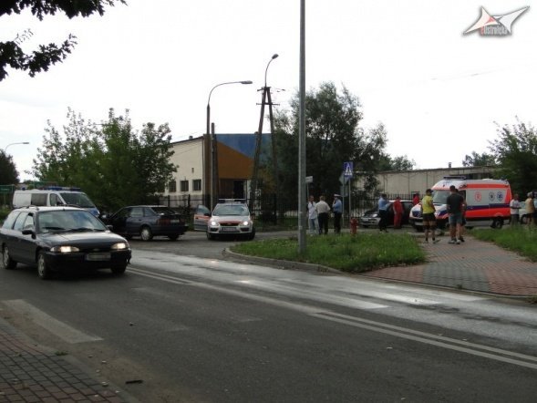 Wypadek na Granicznej (10.08.2010) - zdjęcie #15 - eOstroleka.pl