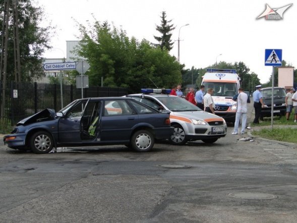 Wypadek na Granicznej (10.08.2010) - zdjęcie #14 - eOstroleka.pl