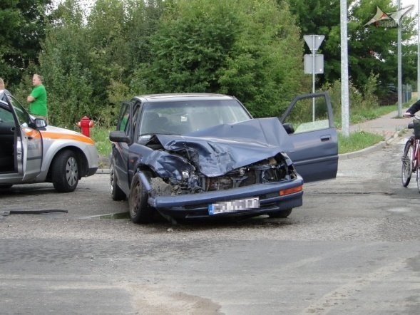Wypadek na Granicznej (10.08.2010) - zdjęcie #12 - eOstroleka.pl