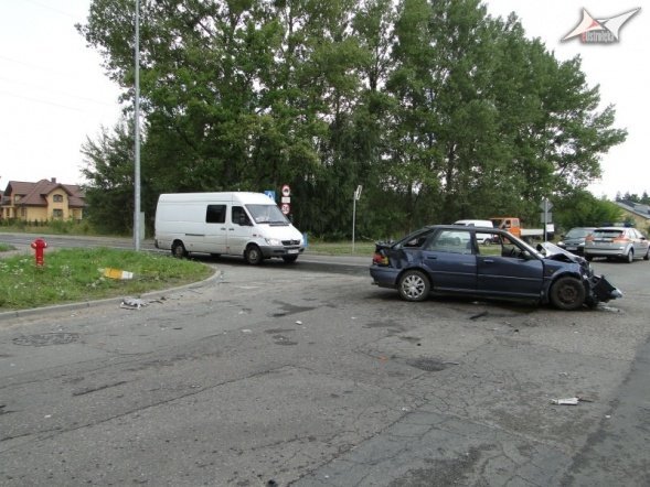 Wypadek na Granicznej (10.08.2010) - zdjęcie #9 - eOstroleka.pl