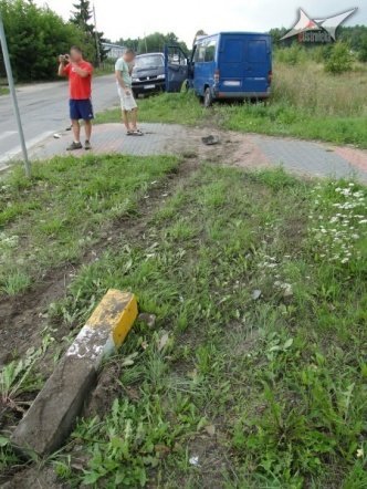 Wypadek na Granicznej (10.08.2010) - zdjęcie #3 - eOstroleka.pl