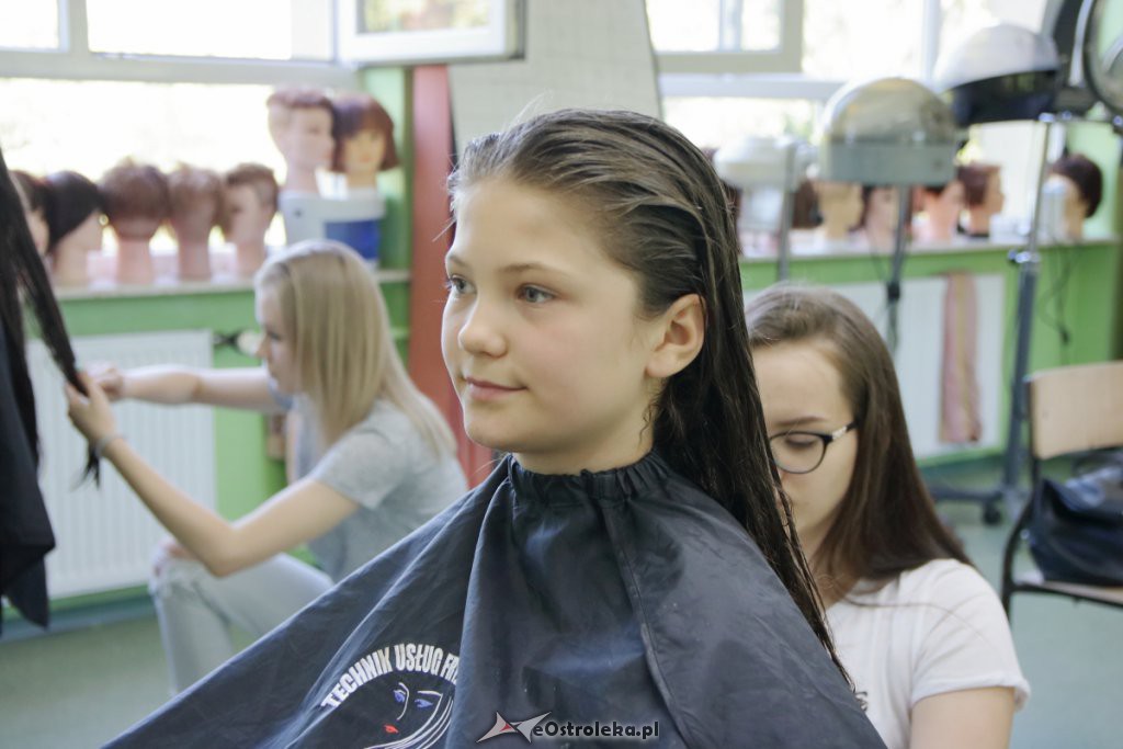 Uczennice „piątki” oddały swoje włosy fundacji Rak’n’Roll [04.06.2019] - zdjęcie #3 - eOstroleka.pl