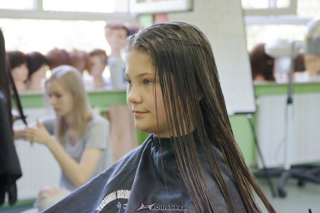 Uczennice „piątki” oddały swoje włosy fundacji Rak’n’Roll [04.06.2019] - zdjęcie #12 - eOstroleka.pl