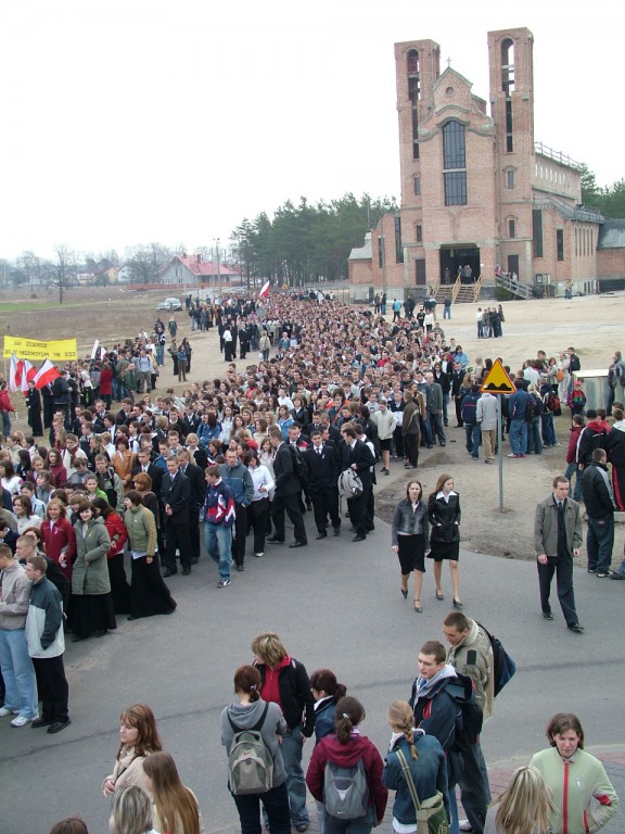 Biały Marsz dla Papieża Jana Pawła II - 2005 r. - zdjęcie #2 - eOstroleka.pl