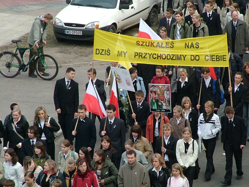 Biały Marsz dla Papieża Jana Pawła II - 2005 r. - zdjęcie #45 - eOstroleka.pl