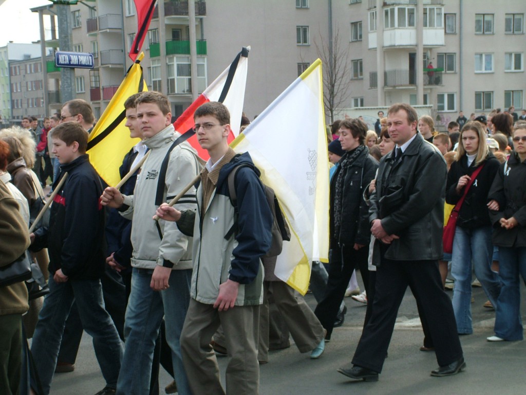 Biały Marsz dla Papieża Jana Pawła II - 2005 r. - zdjęcie #53 - eOstroleka.pl
