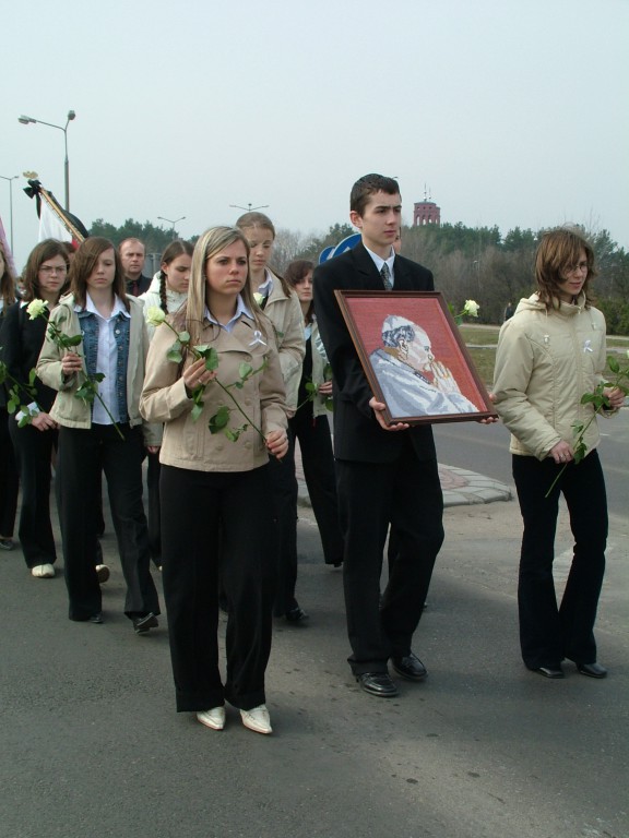Biały Marsz dla Papieża Jana Pawła II - 2005 r. - zdjęcie #59 - eOstroleka.pl