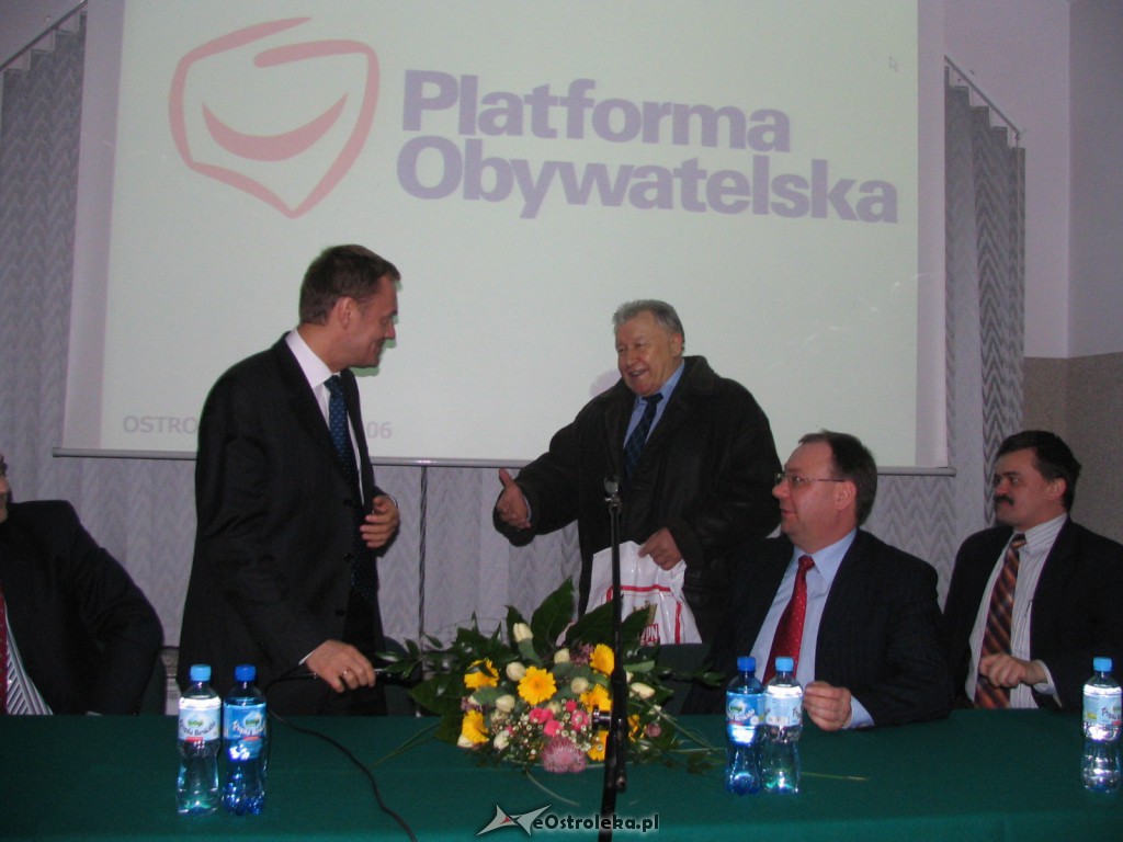Spotkanie z Donaldem Tuskiem w Ostrołęce - marzec 2006 - zdjęcie #5 - eOstroleka.pl