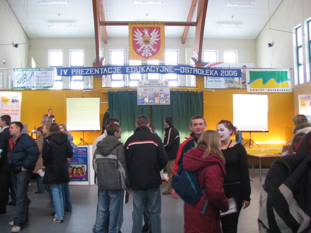 Targi edukacyjne w Ostrołęce - 2006 - zdjęcie #7 - eOstroleka.pl