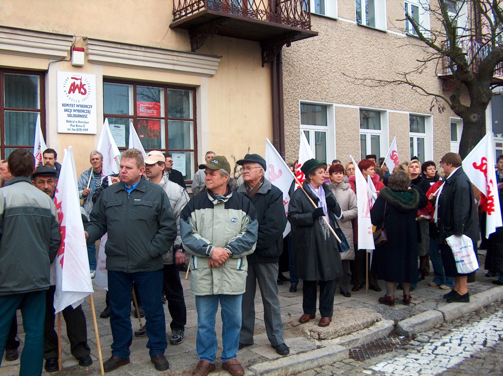 Protest Solidarności przeciwko rządom SLD - listopad 2003 - zdjęcie #13 - eOstroleka.pl