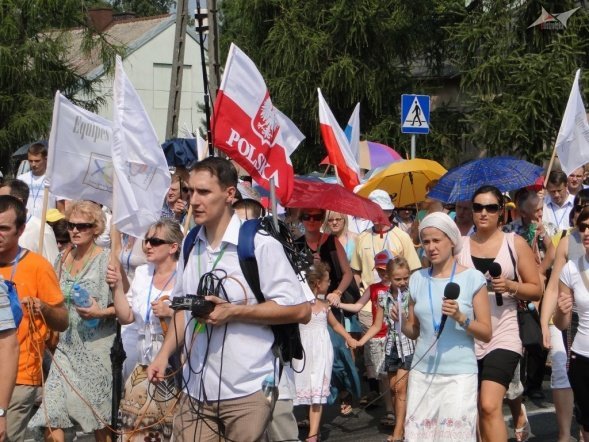 Marsz dla Jezusa i Msza św. o uzdrowienie (15.08.2010) - zdjęcie #5 - eOstroleka.pl