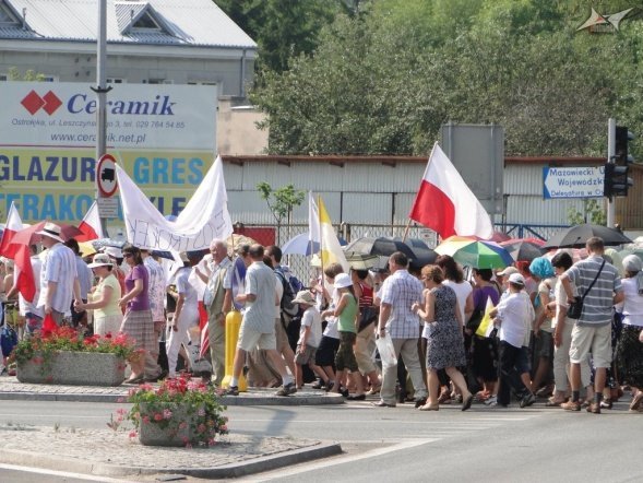 Marsz dla Jezusa i Msza św. o uzdrowienie (15.08.2010) - zdjęcie #9 - eOstroleka.pl