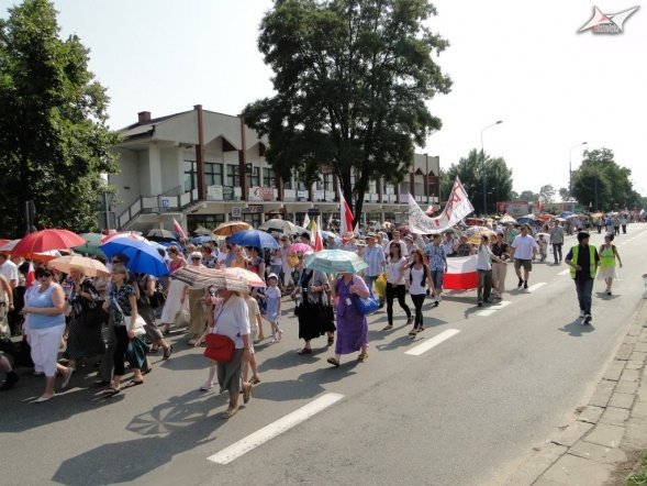 Marsz dla Jezusa i Msza św. o uzdrowienie (15.08.2010) - zdjęcie #30 - eOstroleka.pl
