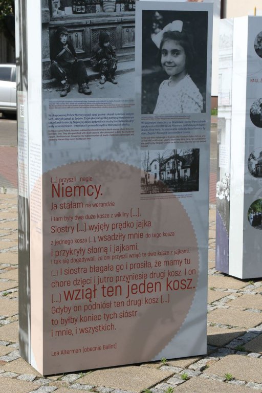 Można już zwiedzać wystawę IPN-u na skwerze przy Kopernika [ZDJĘCIA] - zdjęcie #8 - eOstroleka.pl
