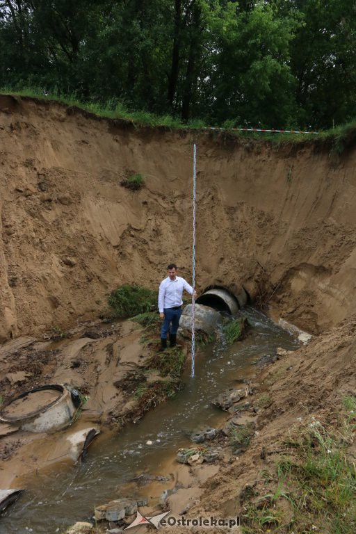 Po nocnej burzy zerwało wał przeciwpowodziowy w Ostrołęce [14.06.2019] - zdjęcie #7 - eOstroleka.pl
