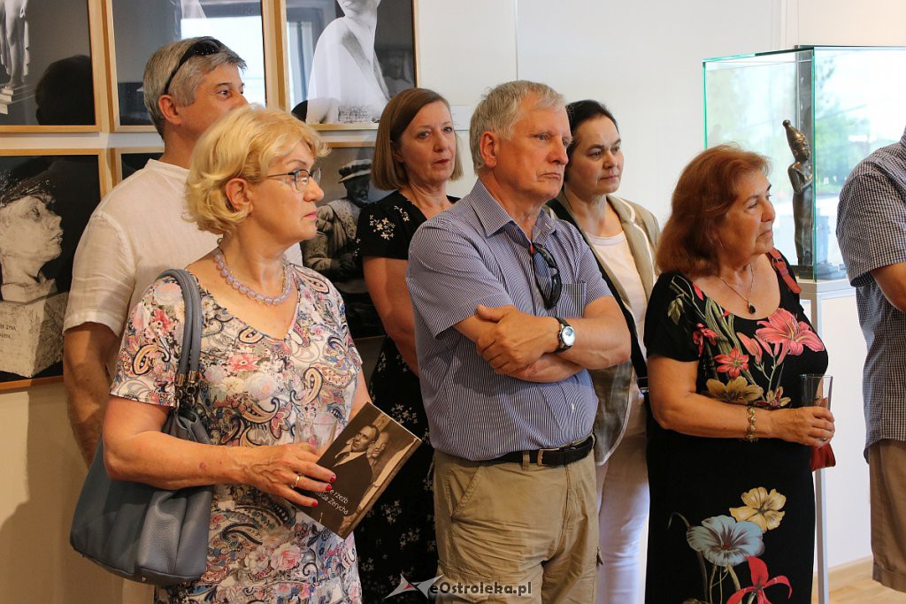 Wernisaż wystawy „W świecie rzeźb Romualda Zerycha” w ostrołęckim muzeum [14.06.2019] - zdjęcie #7 - eOstroleka.pl