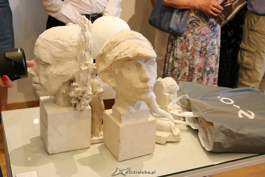 Wernisaż wystawy „W świecie rzeźb Romualda Zerycha” w ostrołęckim muzeum [14.06.2019] - zdjęcie #9 - eOstroleka.pl