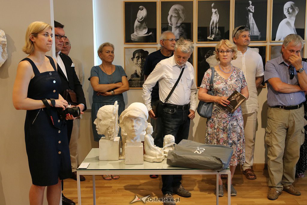 Wernisaż wystawy „W świecie rzeźb Romualda Zerycha” w ostrołęckim muzeum [14.06.2019] - zdjęcie #8 - eOstroleka.pl