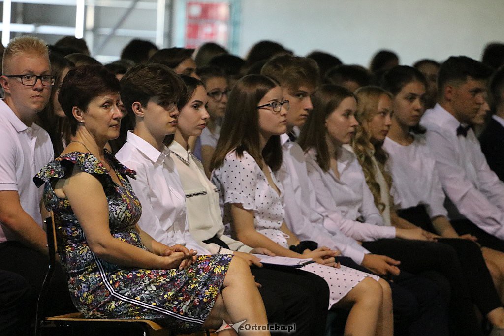 Zakończenie roku szkolnego w Gimnazjum nr 5 [18.06.2019] - zdjęcie #1 - eOstroleka.pl