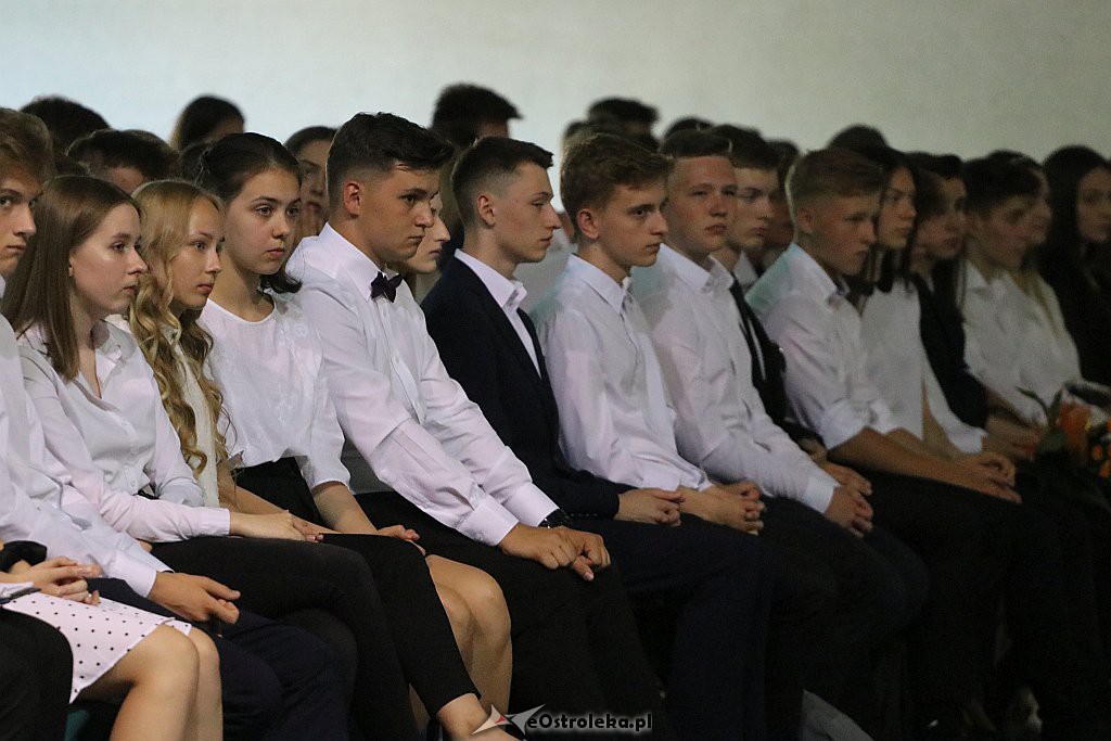 Zakończenie roku szkolnego w Gimnazjum nr 5 [18.06.2019] - zdjęcie #2 - eOstroleka.pl
