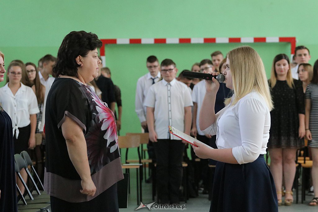 Zakończenie roku szkolnego (kl. VIII) w Szkole Podstawowej nr 2 [18.06.2019] - zdjęcie #1 - eOstroleka.pl