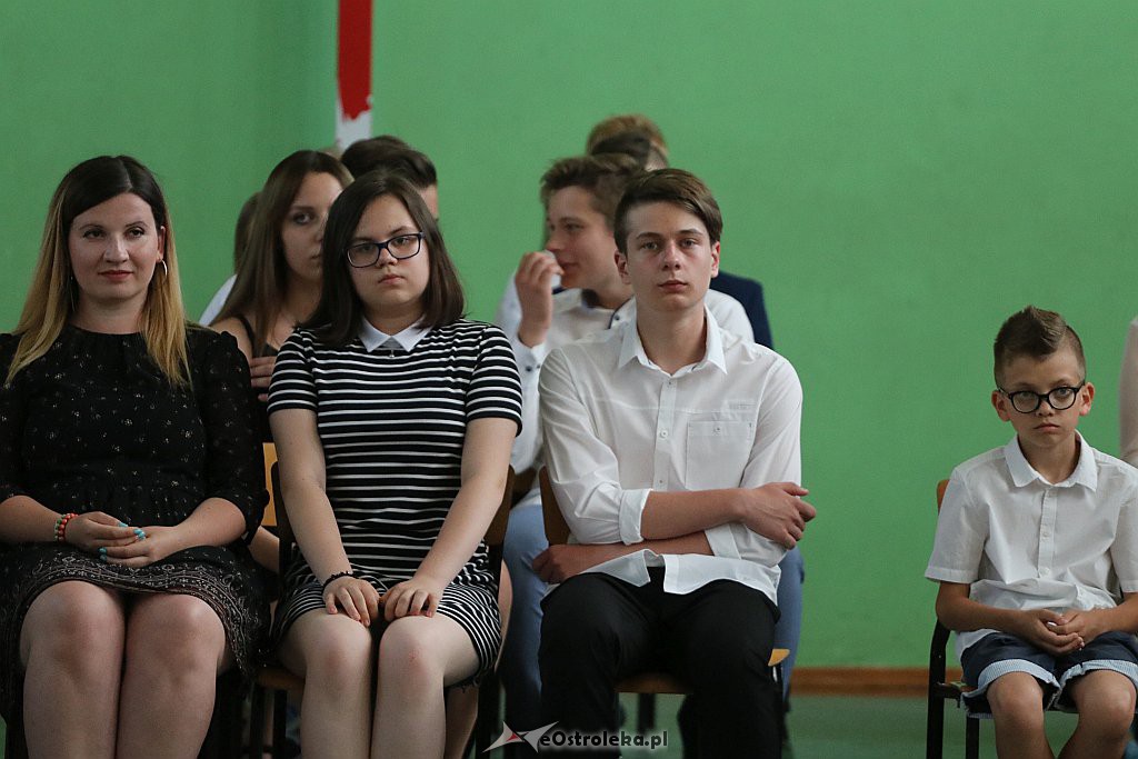 Zakończenie roku szkolnego (kl. VIII) w Szkole Podstawowej nr 2 [18.06.2019] - zdjęcie #7 - eOstroleka.pl
