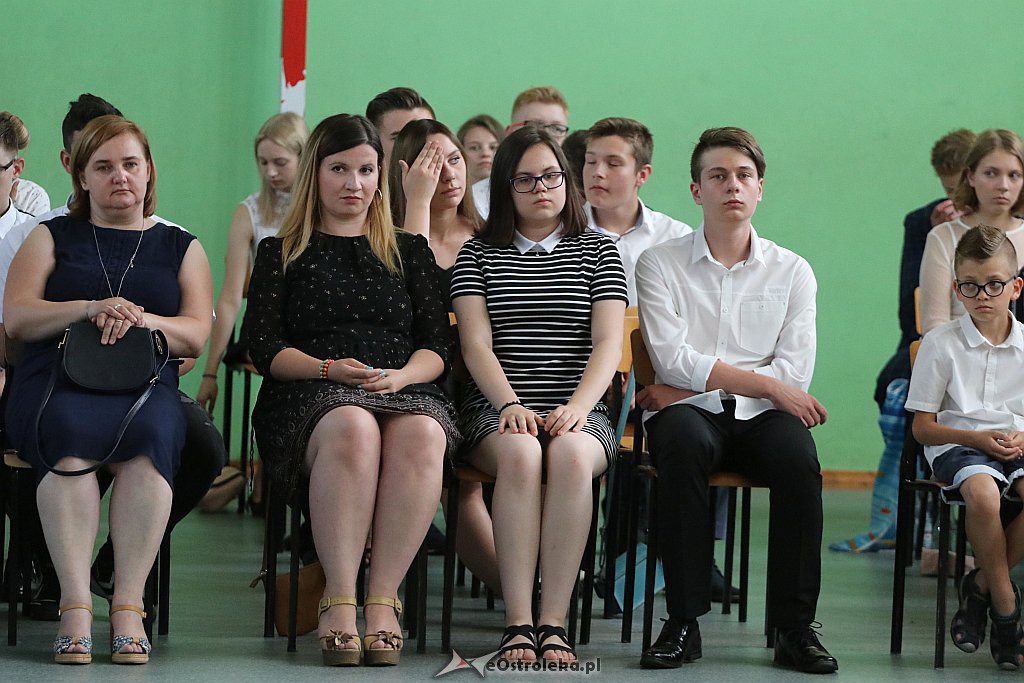 Zakończenie roku szkolnego (kl. VIII) w Szkole Podstawowej nr 2 [18.06.2019] - zdjęcie #17 - eOstroleka.pl