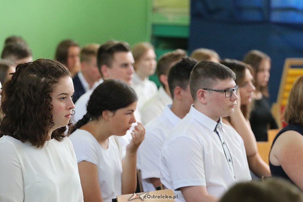 Zakończenie roku szkolnego (kl. VIII) w Szkole Podstawowej nr 2 [18.06.2019] - zdjęcie #27 - eOstroleka.pl