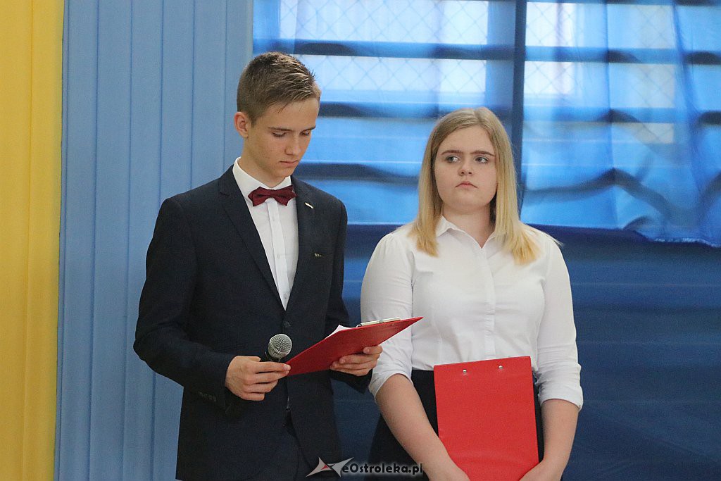 Zakończenie roku szkolnego (kl. VIII) w Szkole Podstawowej nr 2 [18.06.2019] - zdjęcie #28 - eOstroleka.pl