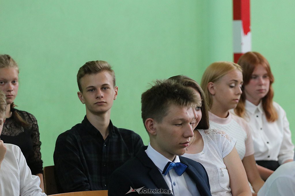 Zakończenie roku szkolnego (kl. VIII) w Szkole Podstawowej nr 2 [18.06.2019] - zdjęcie #30 - eOstroleka.pl