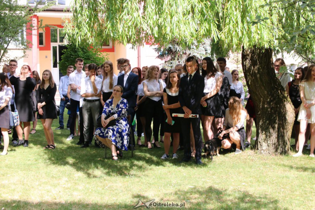 Zakończenie roku szkolnego w I LO [19.06.2019] - zdjęcie #8 - eOstroleka.pl