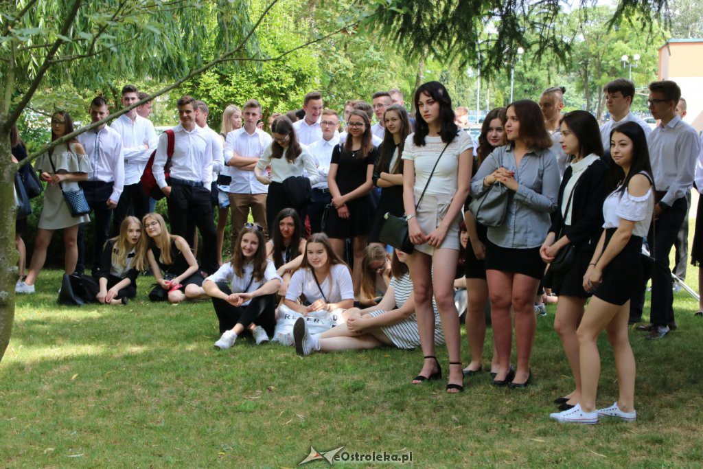 Zakończenie roku szkolnego w I LO [19.06.2019] - zdjęcie #9 - eOstroleka.pl