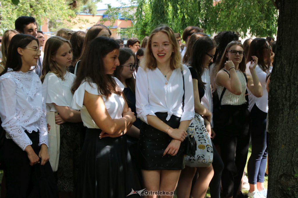 Zakończenie roku szkolnego w I LO [19.06.2019] - zdjęcie #17 - eOstroleka.pl