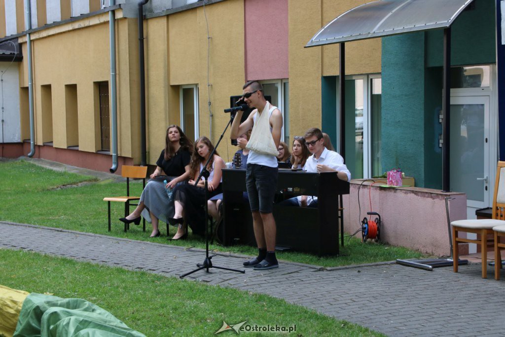Zakończenie roku szkolnego w I LO [19.06.2019] - zdjęcie #22 - eOstroleka.pl
