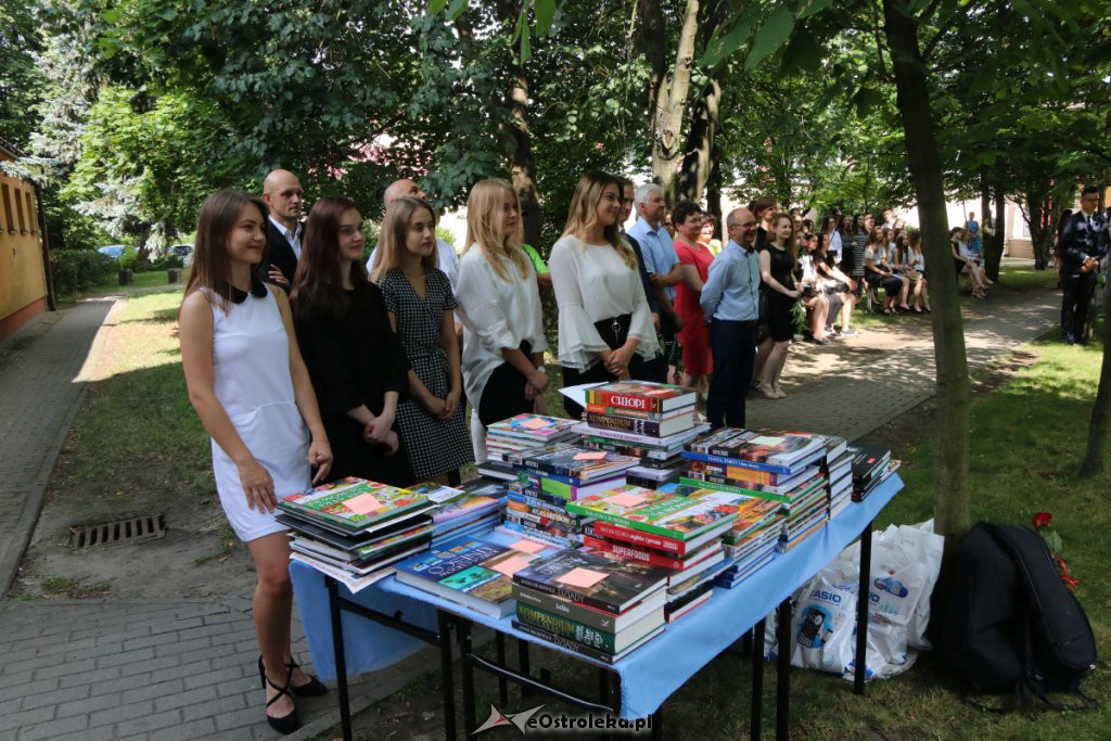 Zakończenie roku szkolnego w I LO [19.06.2019] - zdjęcie #24 - eOstroleka.pl