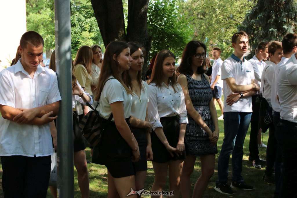 Zakończenie roku szkolnego w I LO [19.06.2019] - zdjęcie #35 - eOstroleka.pl