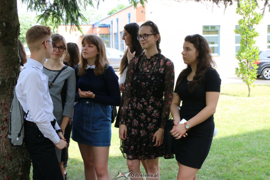 Zakończenie roku szkolnego w I LO [19.06.2019] - zdjęcie #30 - eOstroleka.pl