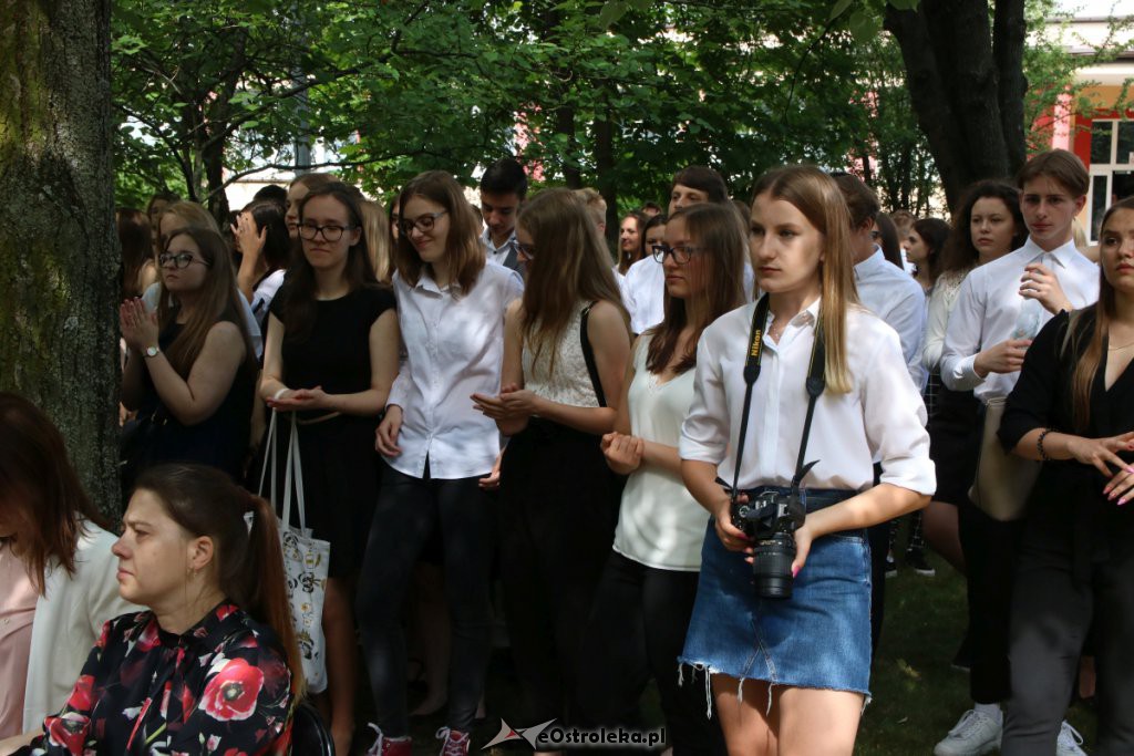 Zakończenie roku szkolnego w I LO [19.06.2019] - zdjęcie #5 - eOstroleka.pl