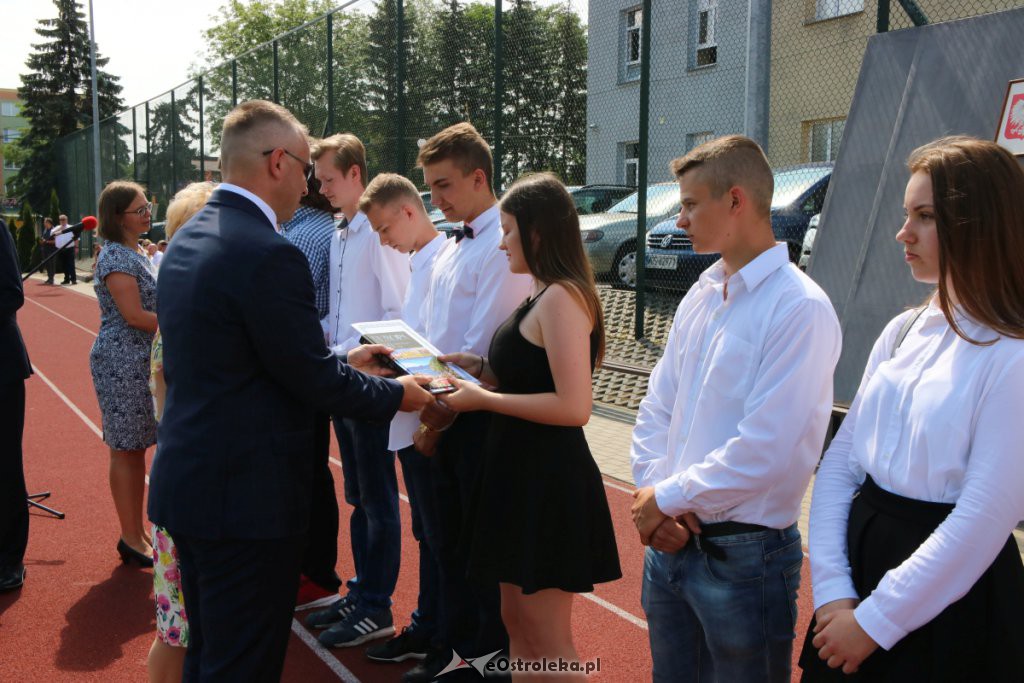 Zakończenie roku szkolnego w ZSZ nr 1 [19.06.2019] - zdjęcie #28 - eOstroleka.pl