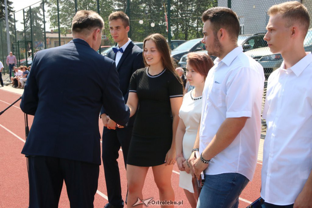 Zakończenie roku szkolnego w ZSZ nr 1 [19.06.2019] - zdjęcie #52 - eOstroleka.pl