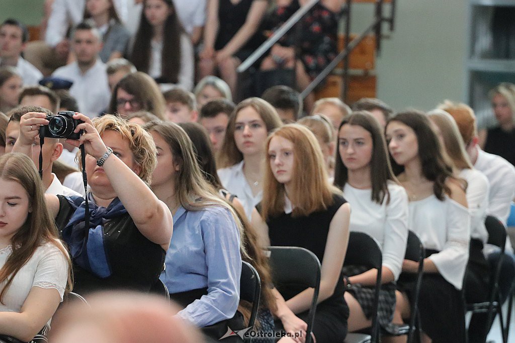 Zakończenie roku szkolnego w II LO [19.06.2019] - zdjęcie #32 - eOstroleka.pl
